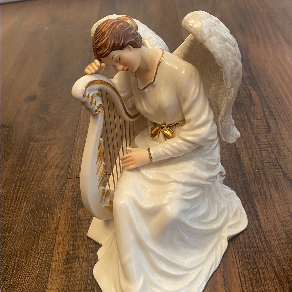 Elegant White and Gold Angel Figurines - Picture 2 of 11